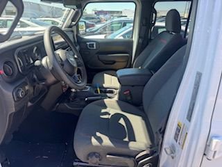 Used 2025 Jeep Wrangler Unlimited Rubicon image 10