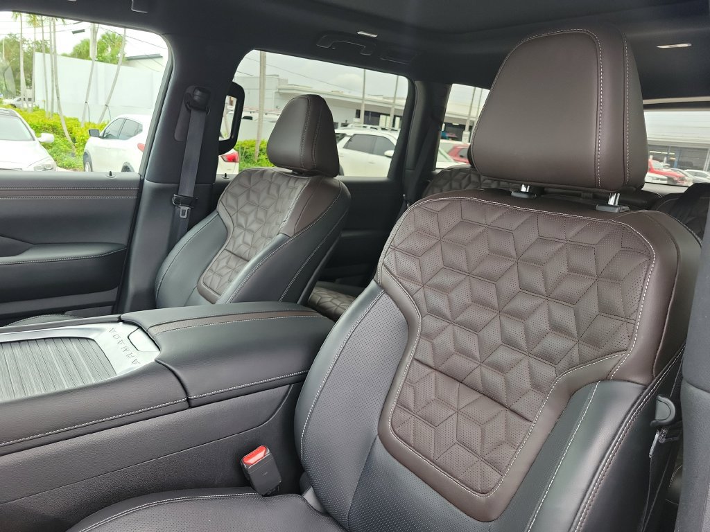 Certified 2025 Nissan Armada Platinum RWD image 26