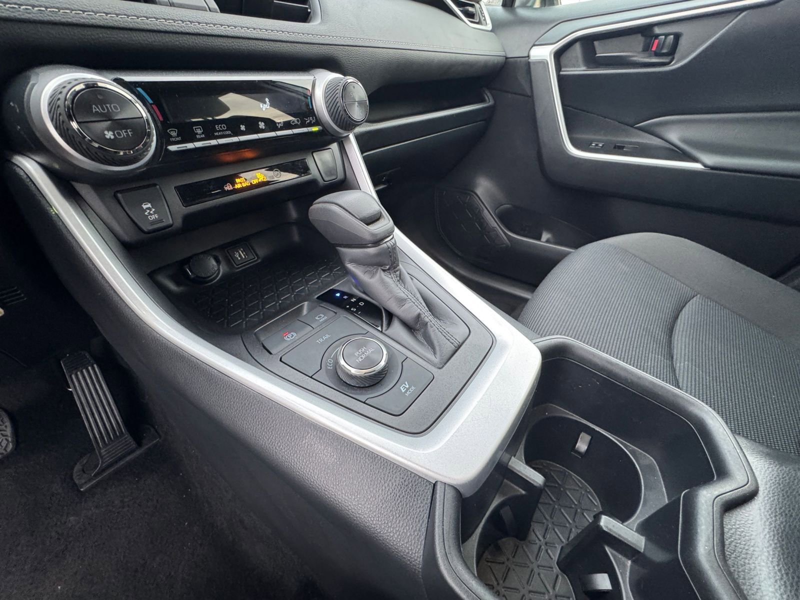 Used 2025 Toyota RAV4 LE image 40