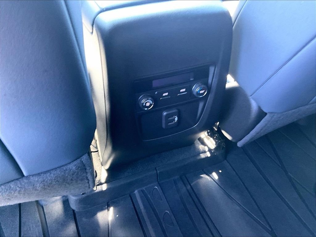 Used 2023 Buick Enclave Essence AWD/4WD image 28