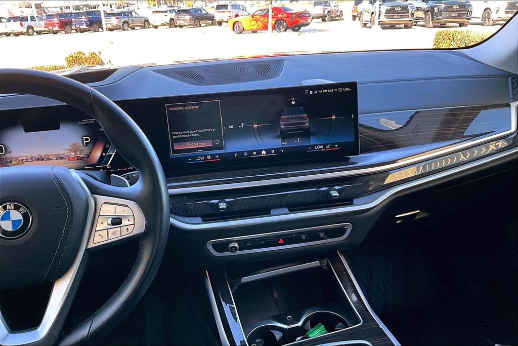 Used 2024 BMW X7 xDrive40i image 8