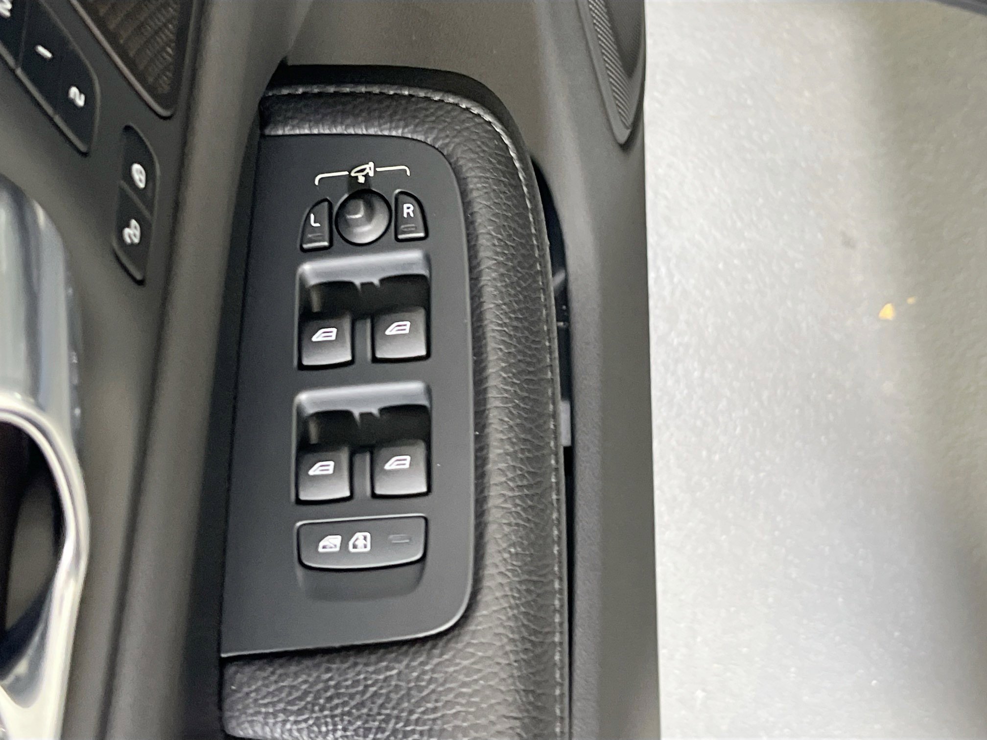 Used 2021 Volvo S60 T5 Inscription image 18