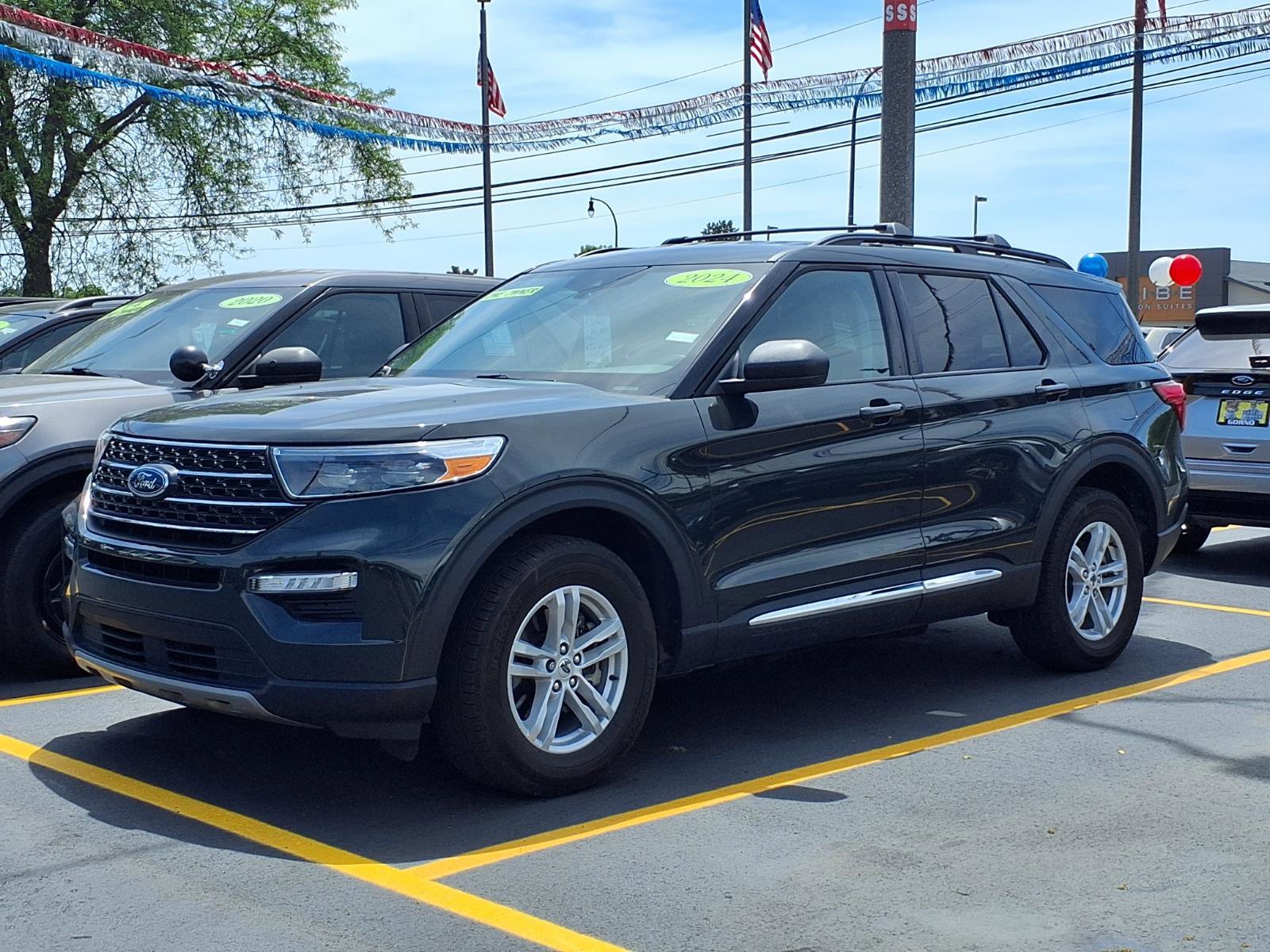 Used 2024 Ford Explorer XLT w/ Equipment Group 202A AWD/4WD image 1