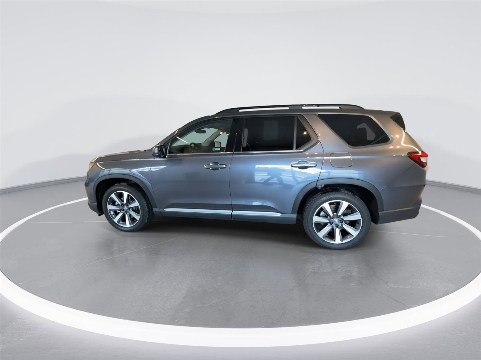 Used 2024 Honda Pilot Touring image 5