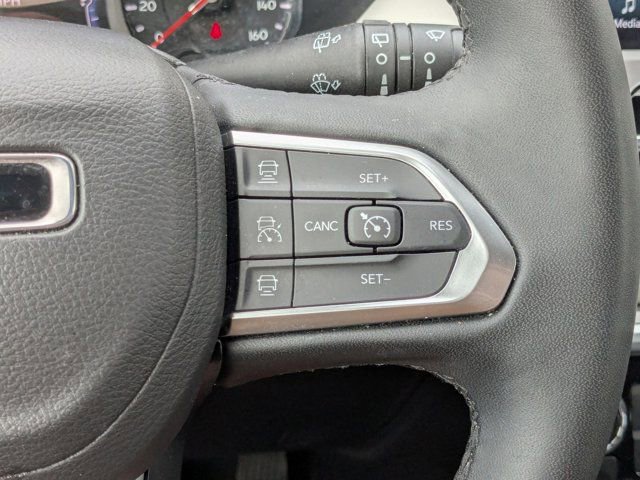 Used 2025 Jeep Compass Limited image 17