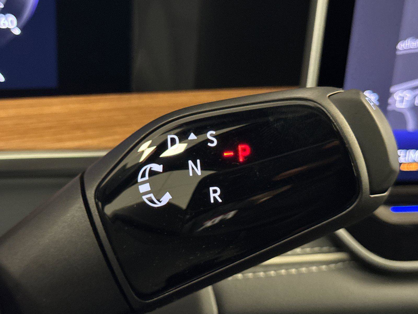 New 2026 Volkswagen Tiguan SEL R-Line AWD/4WD image 21