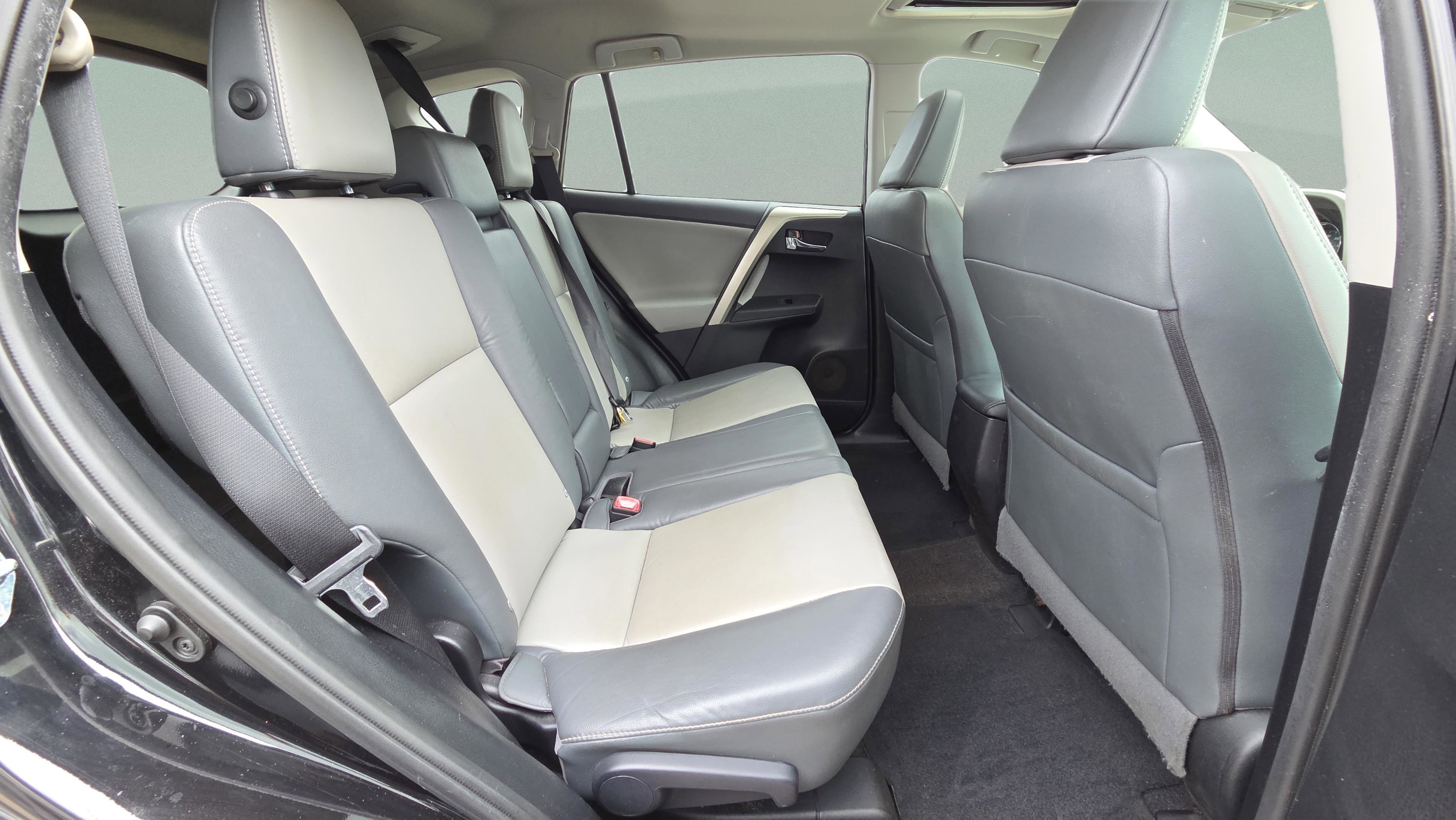 Used 2015 Toyota RAV4 Limited image 14