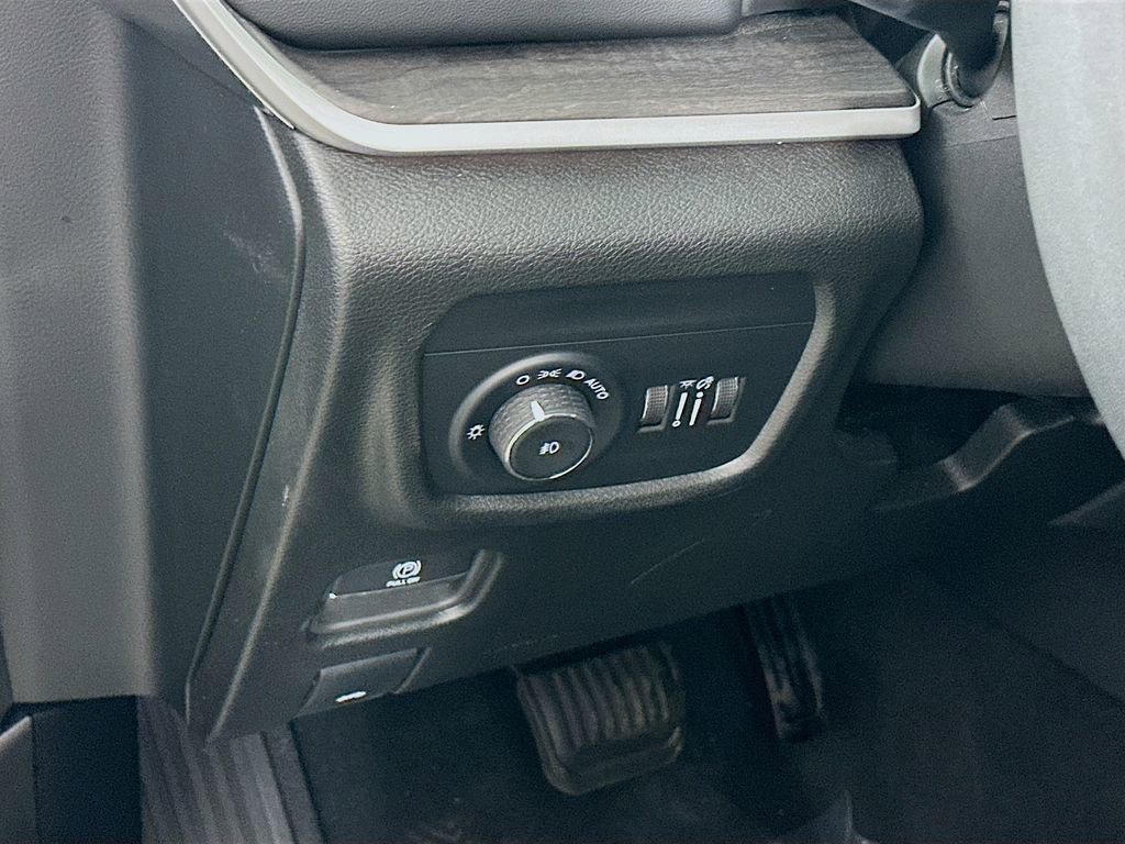 Certified 2023 Jeep Grand Cherokee Limited image 18