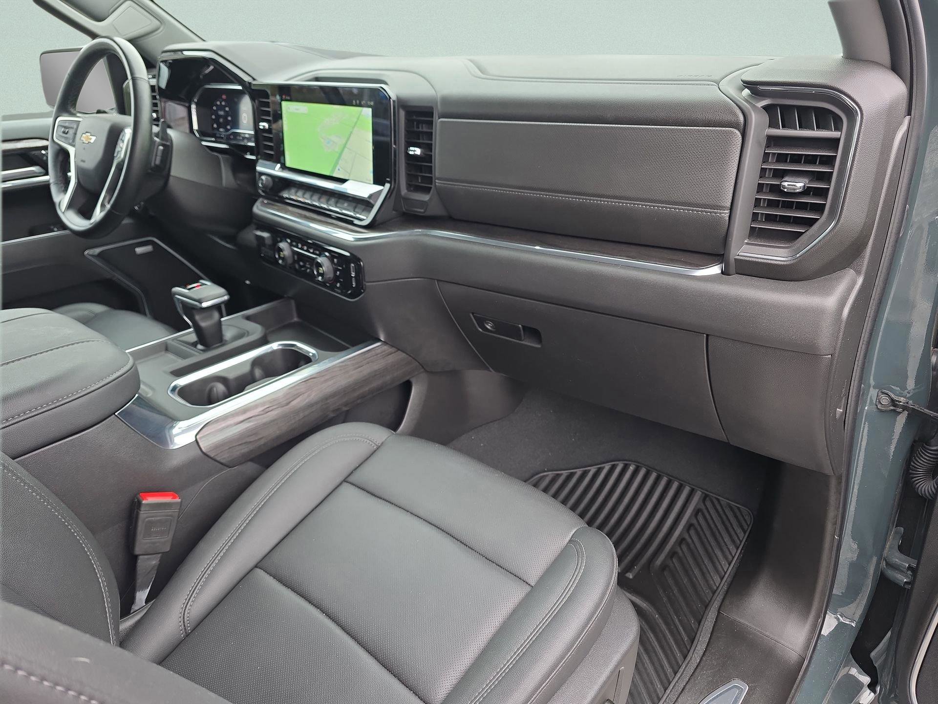 Used 2025 Chevrolet Silverado 1500 LTZ image 12