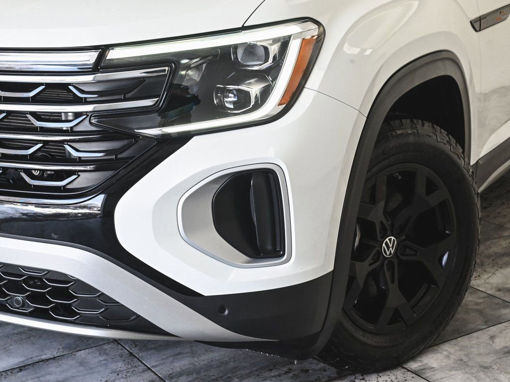 Used 2025 Volkswagen Atlas Peak Edition SE AWD/4WD image 45