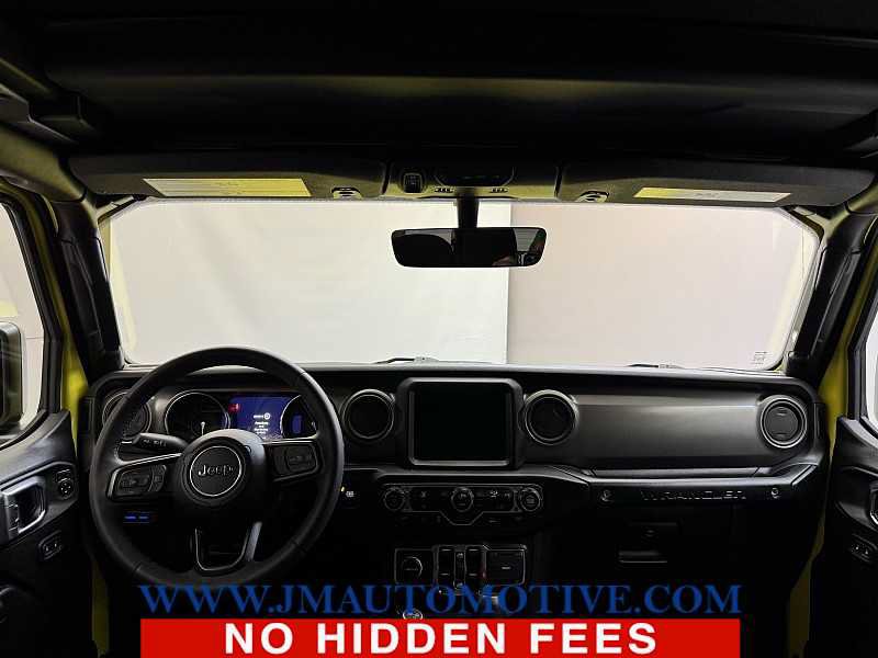 Used 2023 Jeep Wrangler Unlimited w/ Sun & Screen Package AWD/4WD image 13