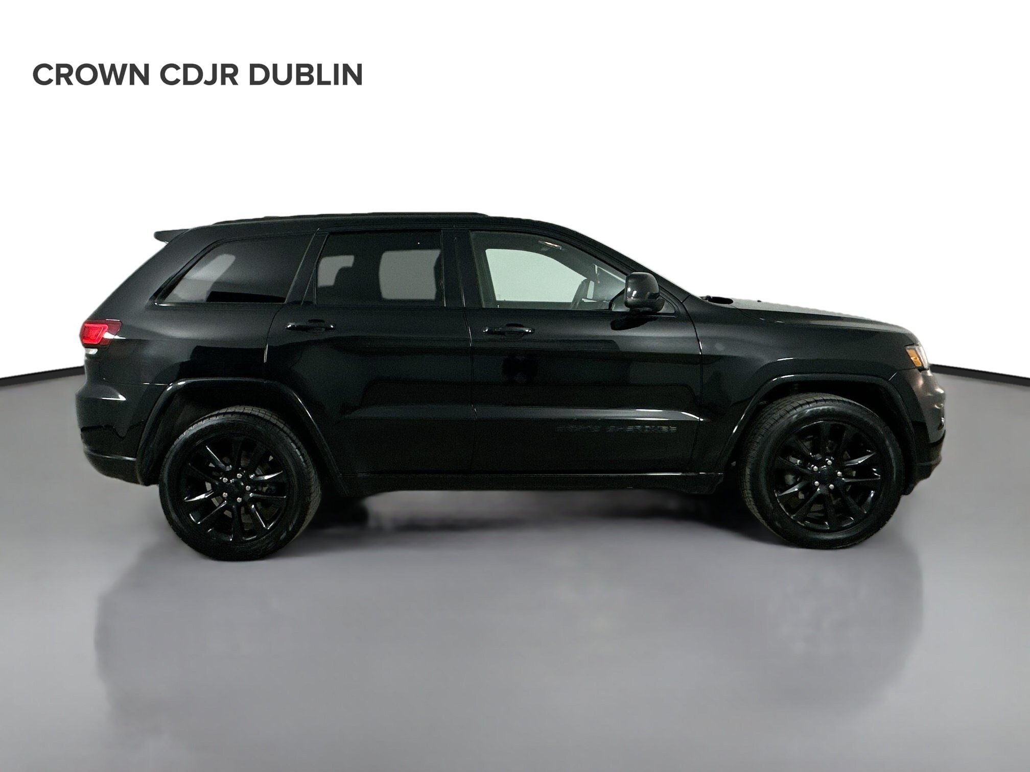Used 2018 Jeep Grand Cherokee Altitude AWD/4WD image 4