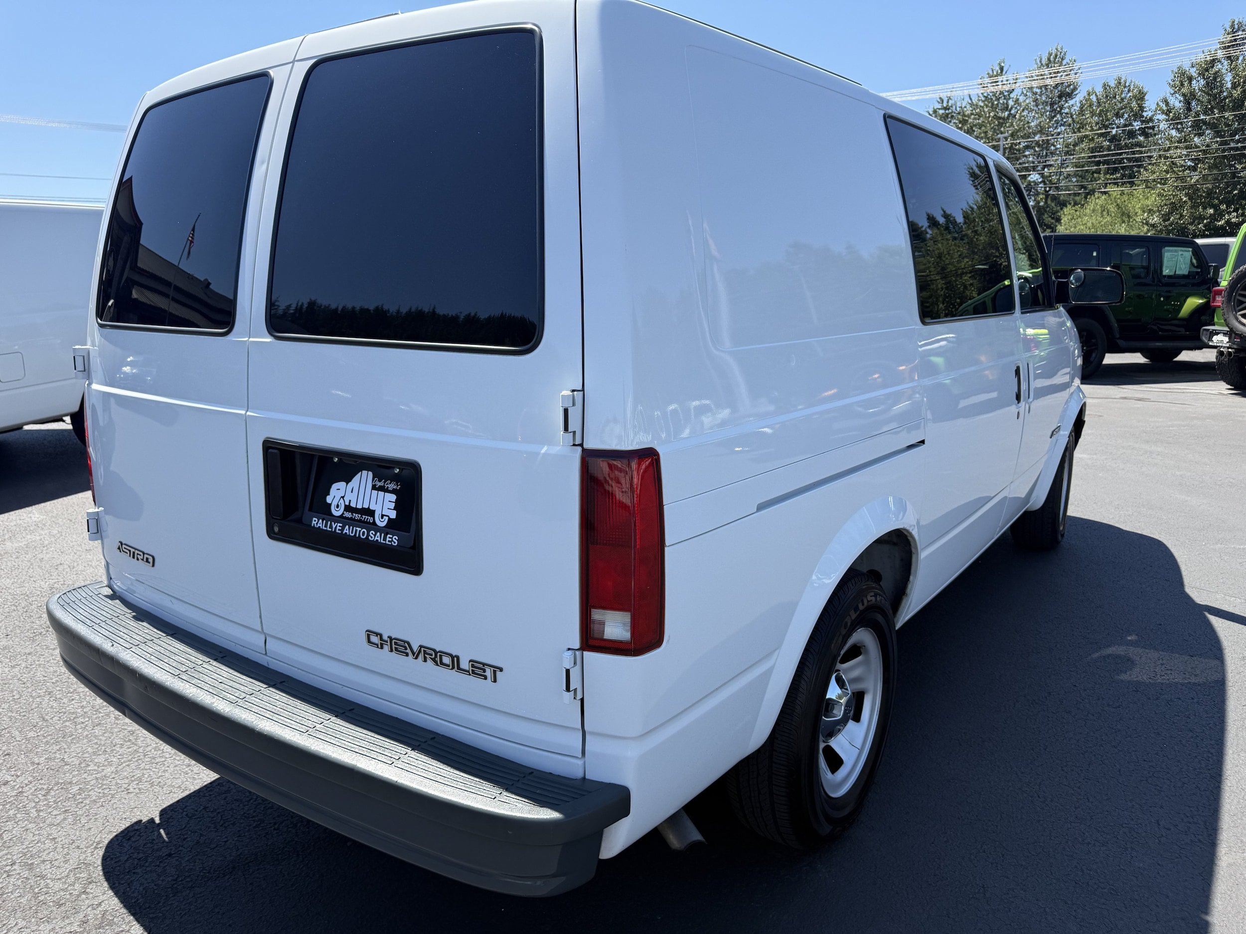 Used 2002 Chevrolet Astro RWD image 4