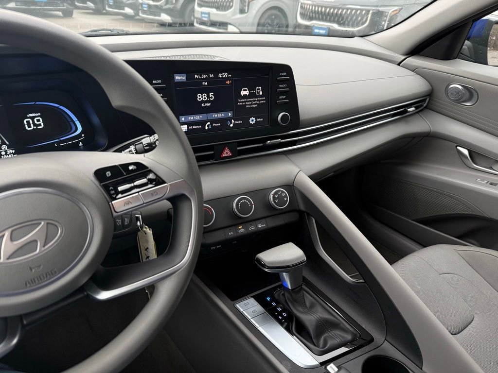 Used 2024 Hyundai Elantra SE image 27