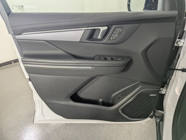 Used 2025 Buick Enclave Sport Touring w/ Power Package AWD/4WD image 9