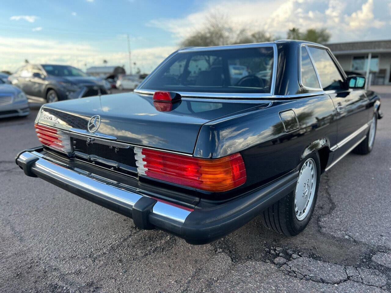 Used 1987 Mercedes-Benz 560 SL image 8