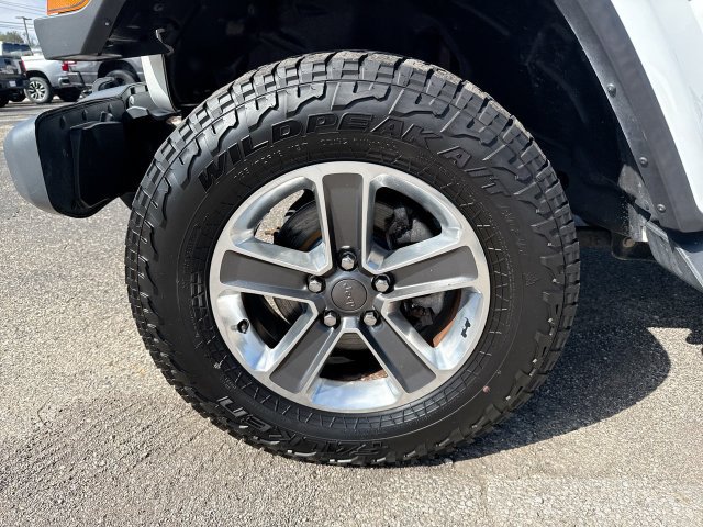 Used 2018 Jeep Wrangler Unlimited Sahara AWD/4WD image 10