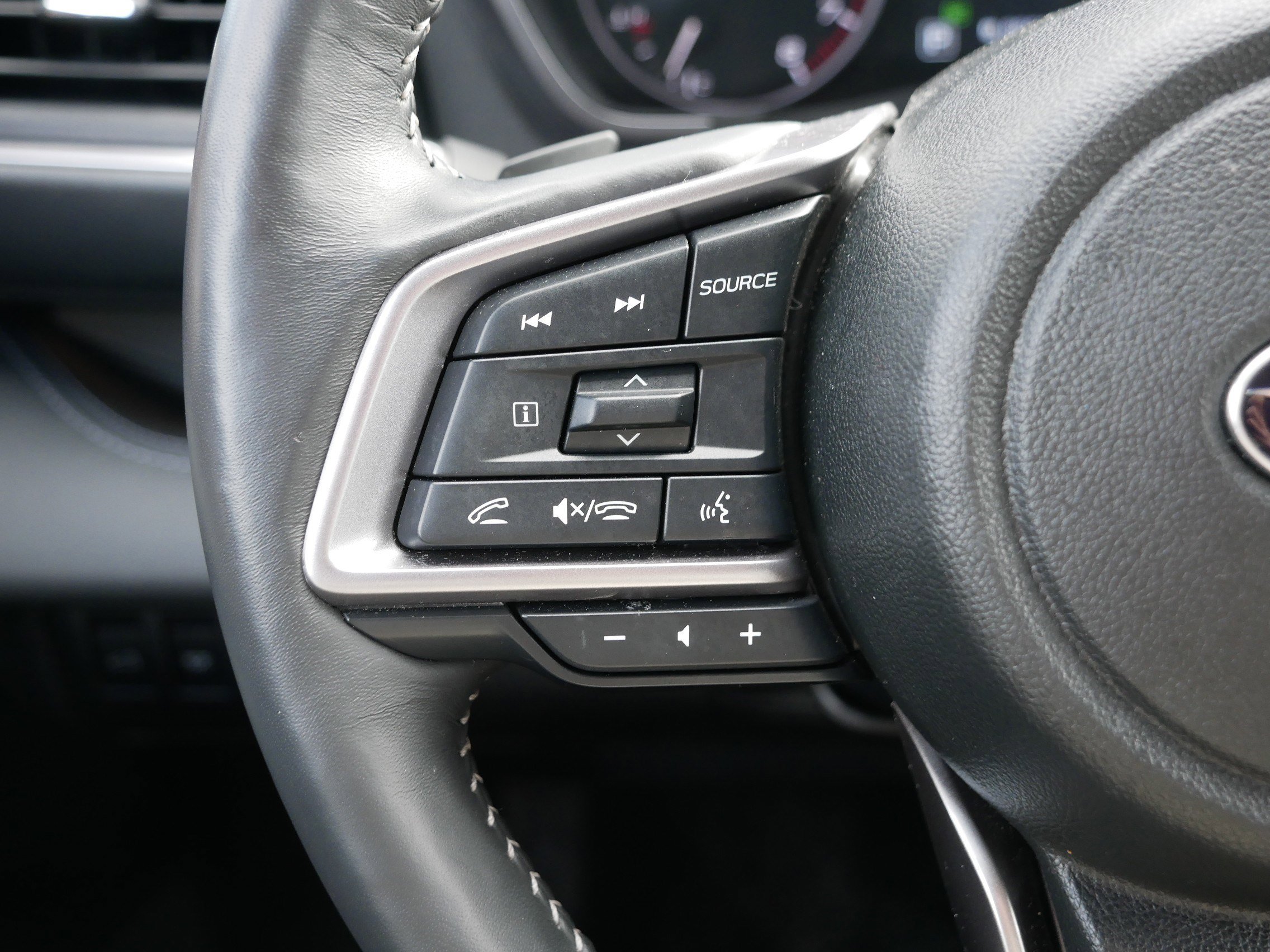 Used 2024 Subaru Ascent Touring image 31