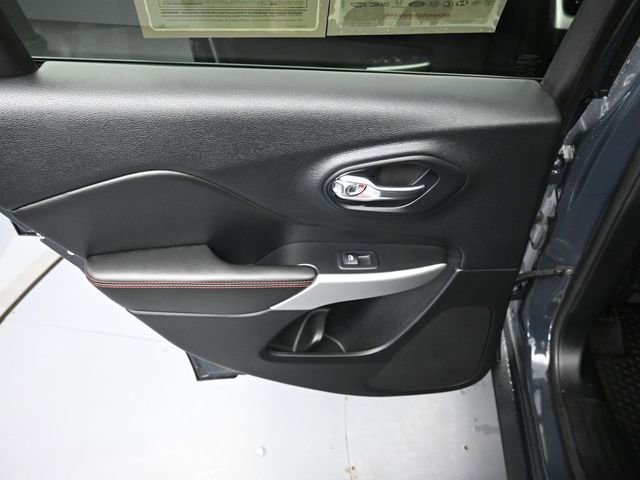 Used 2017 Jeep Cherokee Trailhawk w/ Comfort/Convenience Group image 30