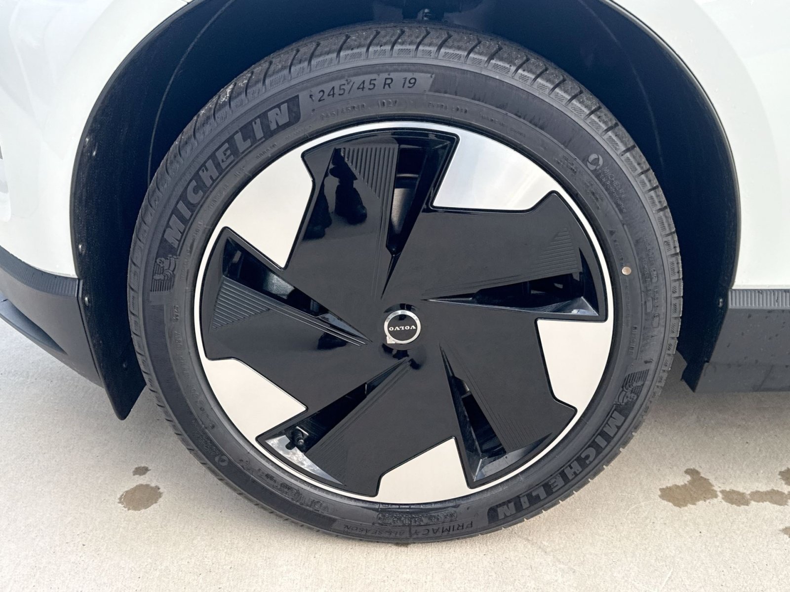 New 2026 Volvo EX30 Plus w/ Protection Package Premier RWD image 12