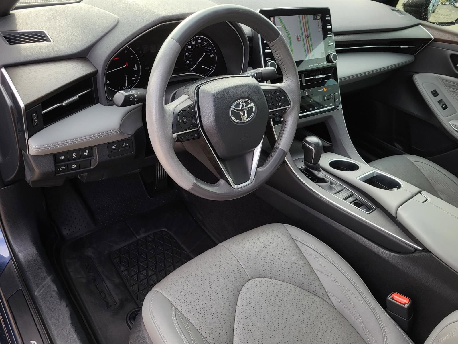 Used 2020 Toyota Avalon Limited image 19