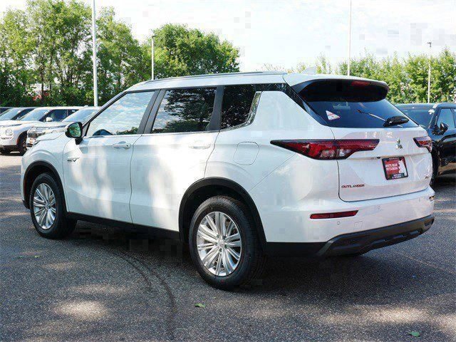 New 2025 Mitsubishi Outlander ES image 2