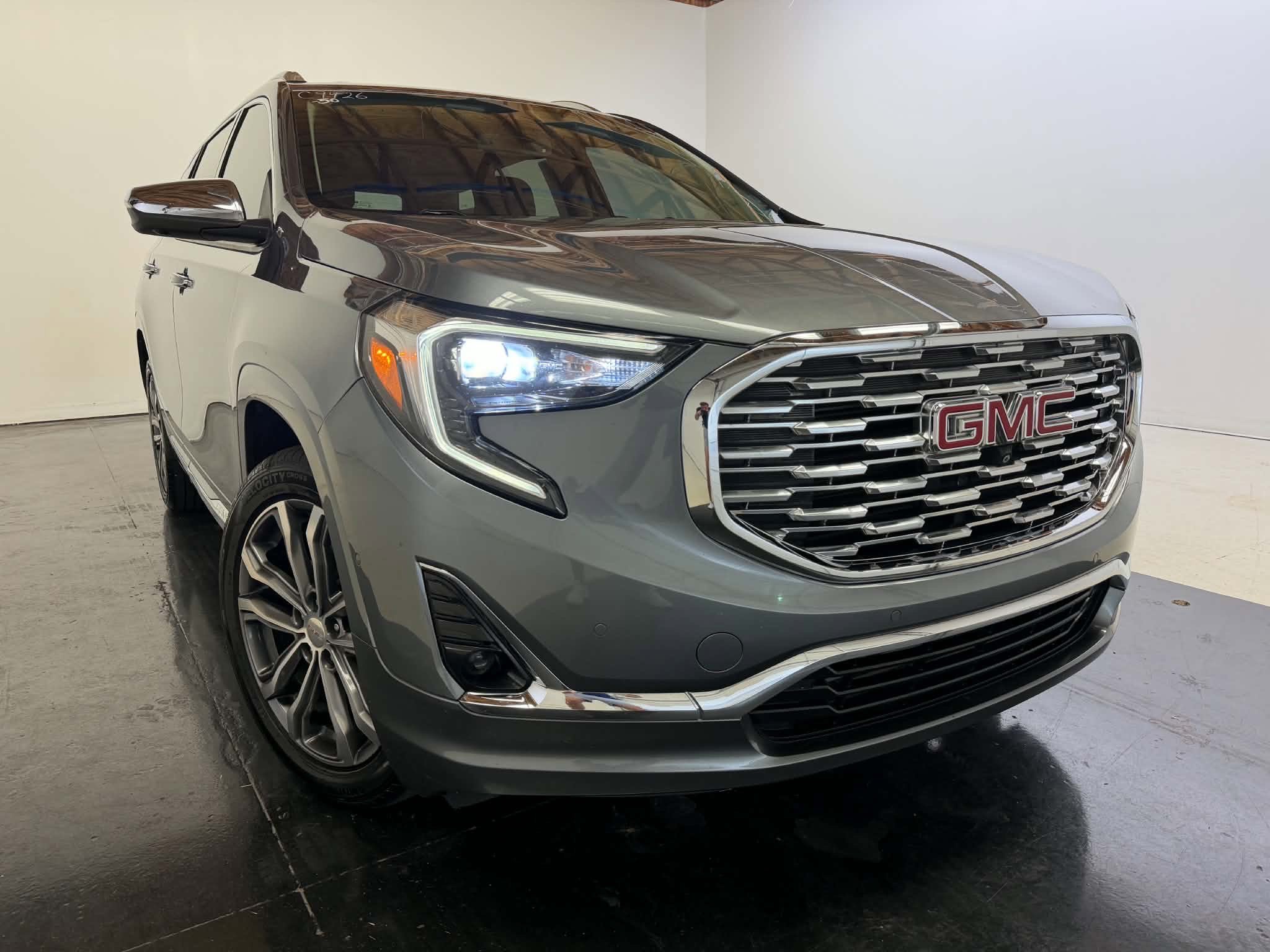 Used 2020 GMC Terrain Denali w/ Denali Premium Package FWD image 7