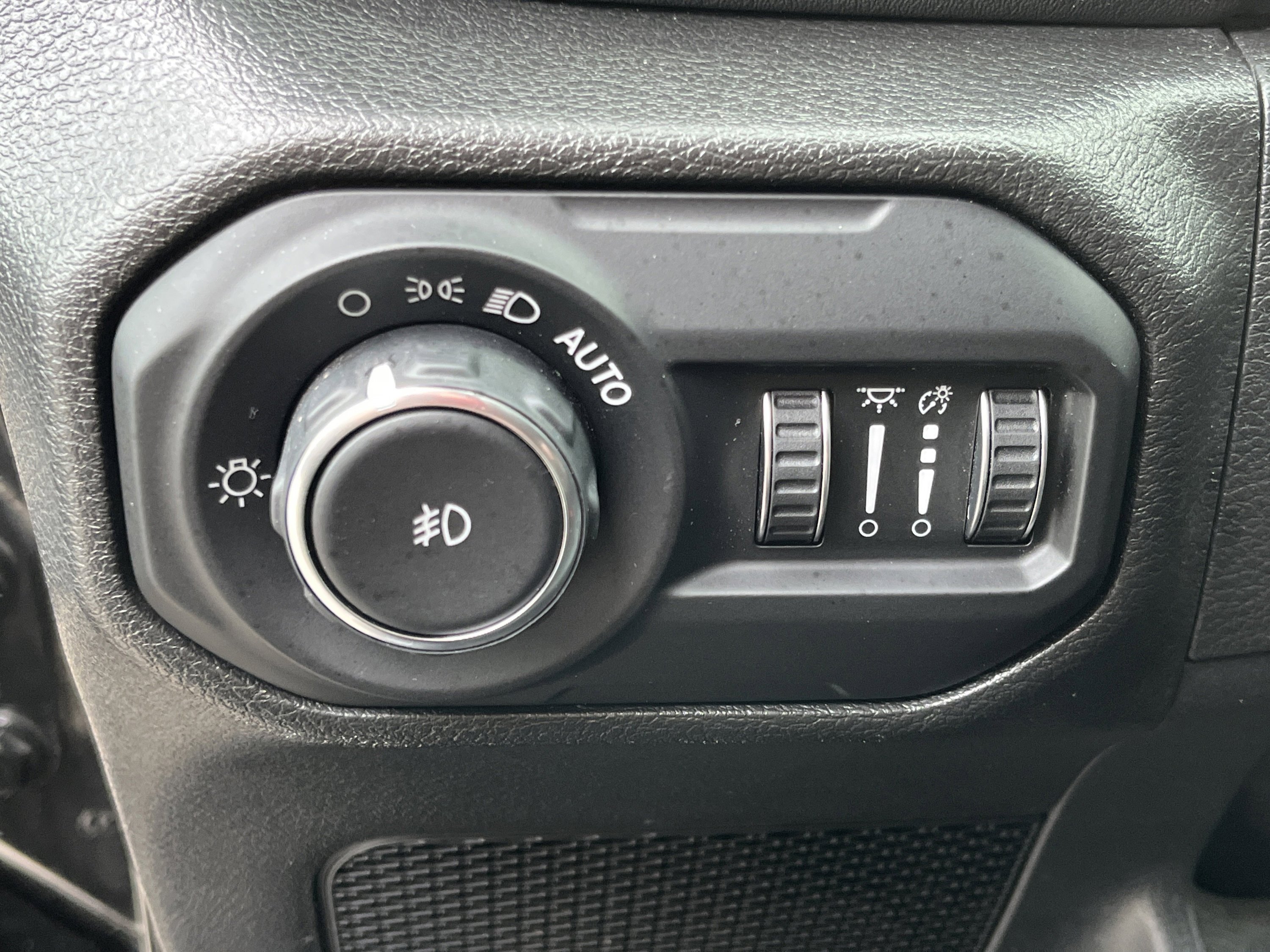 Used 2022 Jeep Wrangler Unlimited Sahara w/ LED Lighting Group image 15