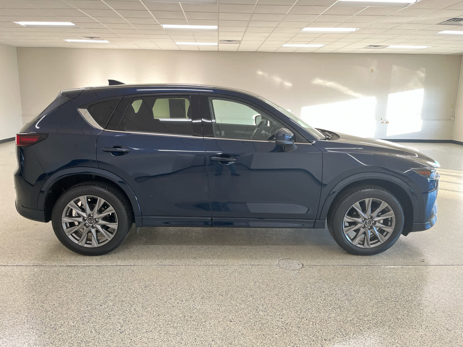 Used 2025 MAZDA CX-5 AWD 2.5 S w/ Premium Plus Pkg image 4
