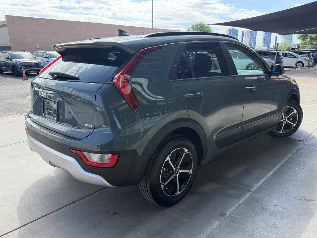 Used 2024 Kia Niro EX FWD image 4
