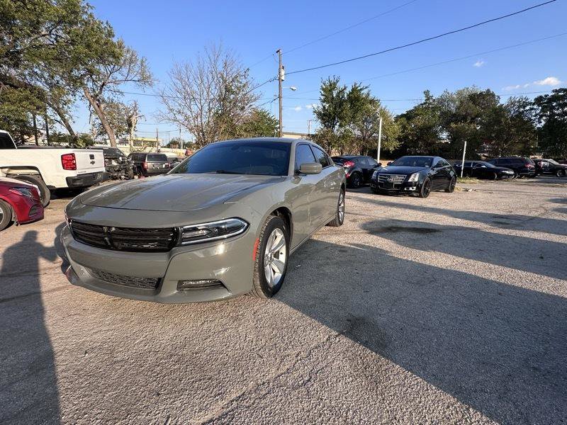 Used 2018 Dodge Charger SXT Plus RWD image 2