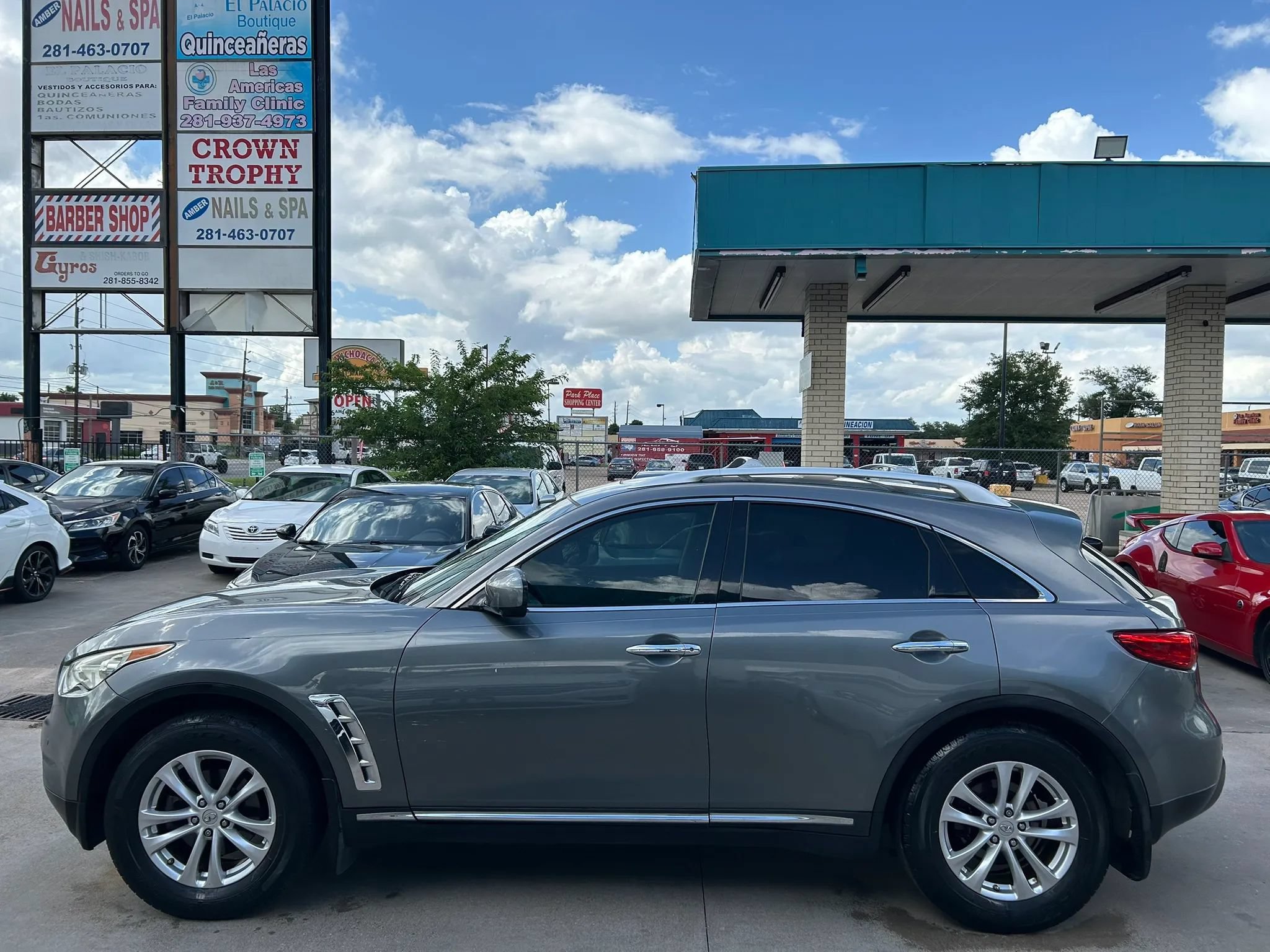 Used 2013 INFINITI FX37 AWD w/ Premium Pkg image 2