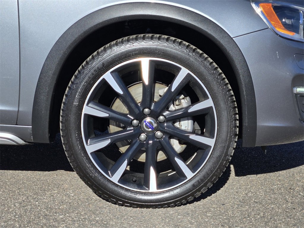 Used 2017 Volvo V60 T5 Cross Country Platinum image 11