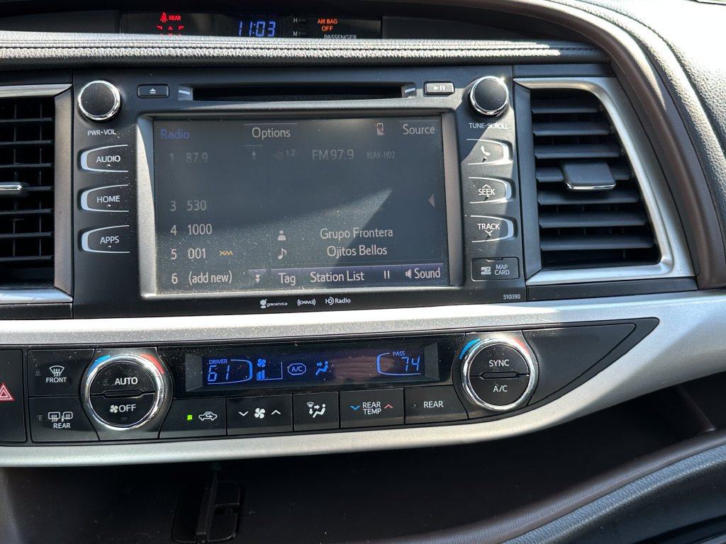 Used 2019 Toyota Highlander XLE FWD image 12