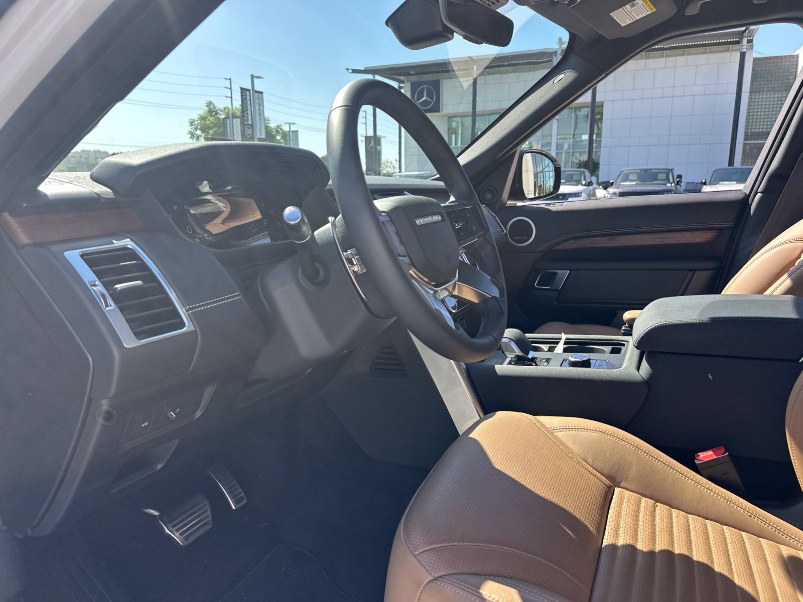 Certified 2026 Land Rover Discovery Dynamic SE AWD/4WD image 8