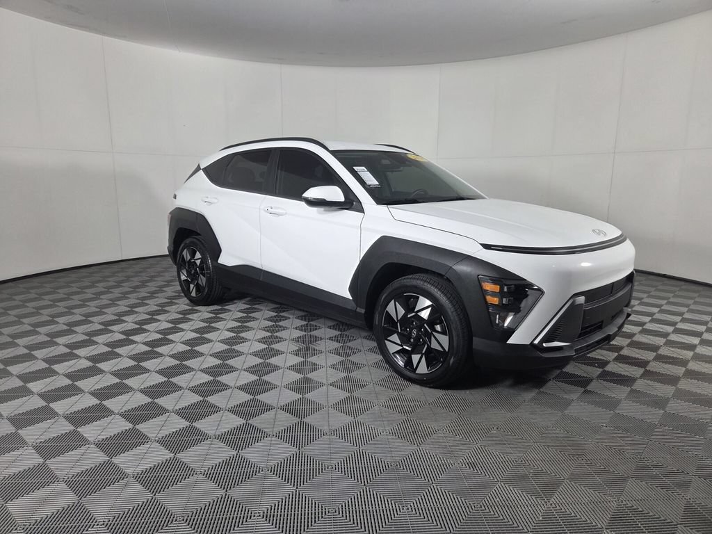 Used 2024 Hyundai Kona SEL FWD image 2