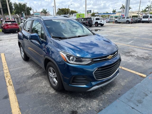 Used 2020 Chevrolet Trax LT w/ LT Convenience Package FWD image 3
