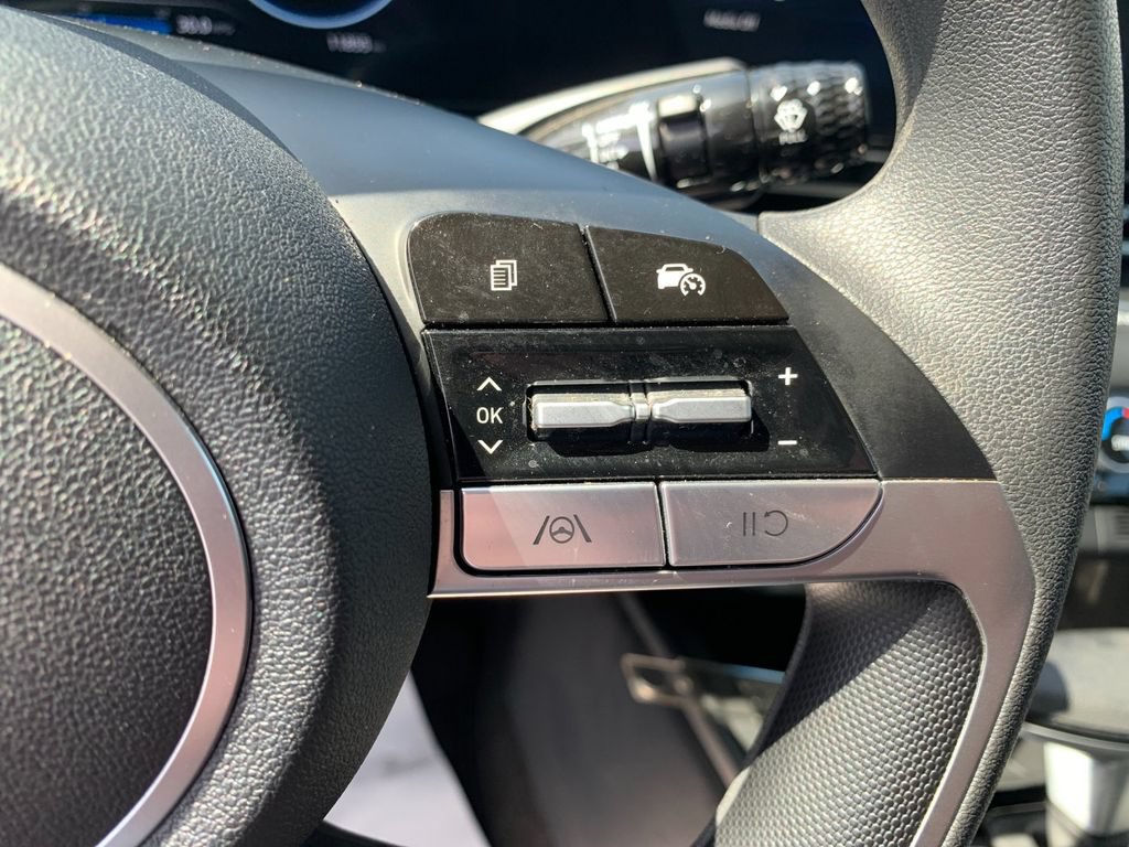 Used 2024 Hyundai Elantra SEL FWD image 28