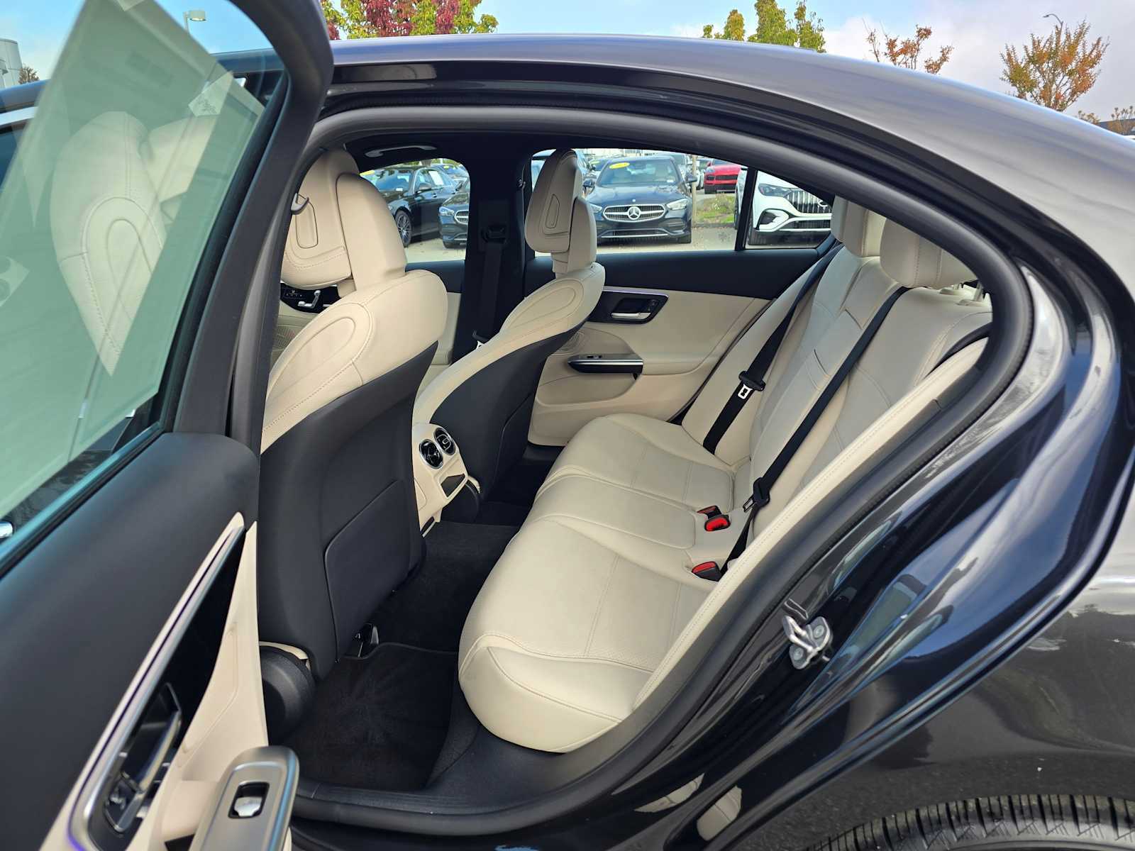 Used 2025 Mercedes-Benz C 300 Sedan image 18