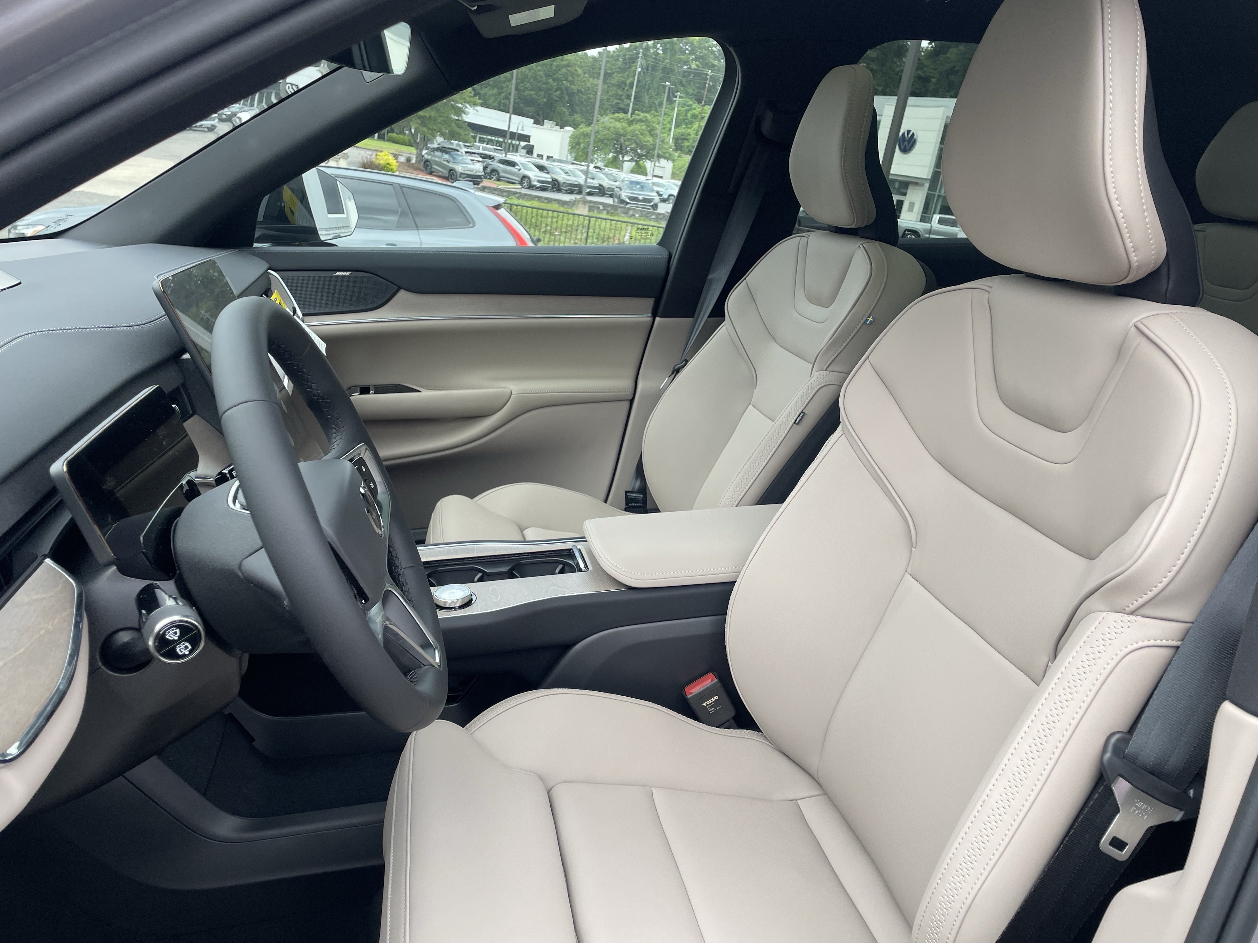 New 2026 Volvo EX90 Plus RWD image 15