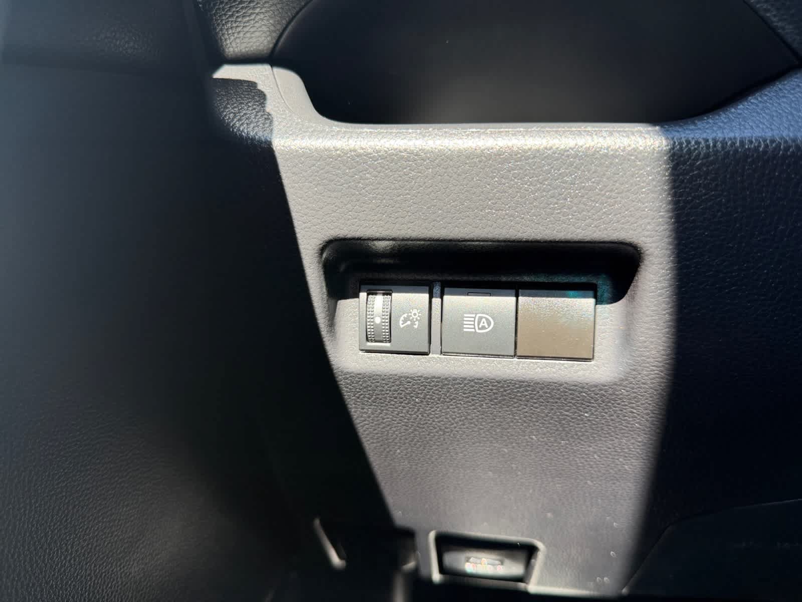 Used 2024 Toyota RAV4 LE AWD/4WD image 25