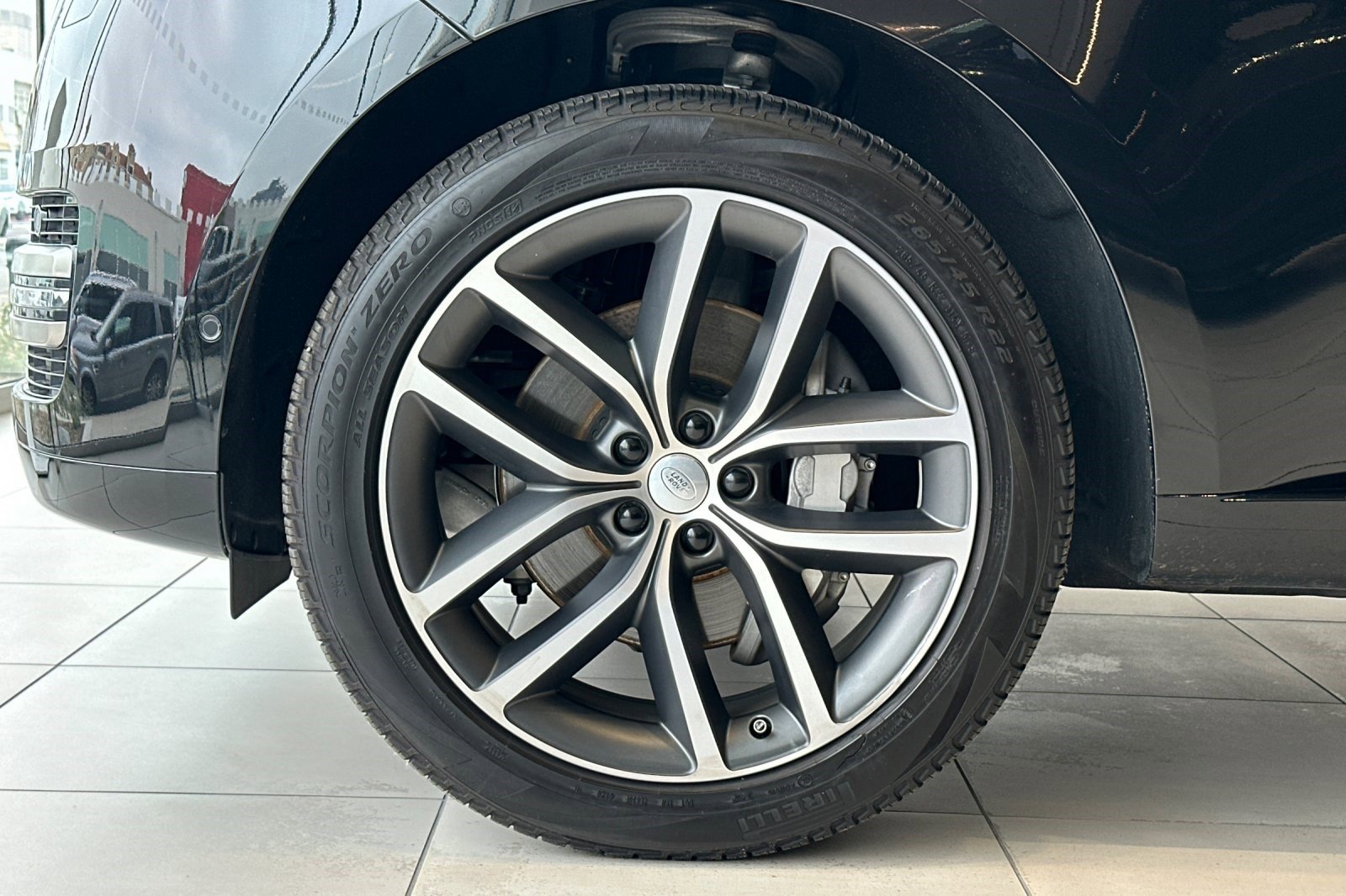 Certified 2025 Land Rover Range Rover Long Wheelbase SE image 13