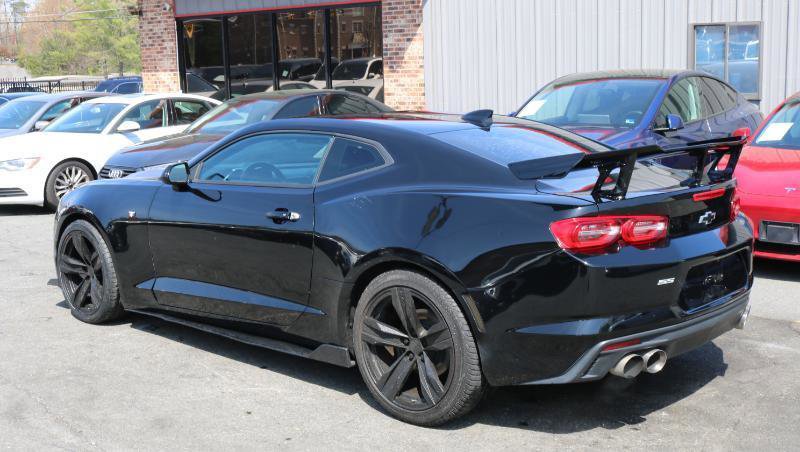 Used 2021 Chevrolet Camaro LT RWD image 5
