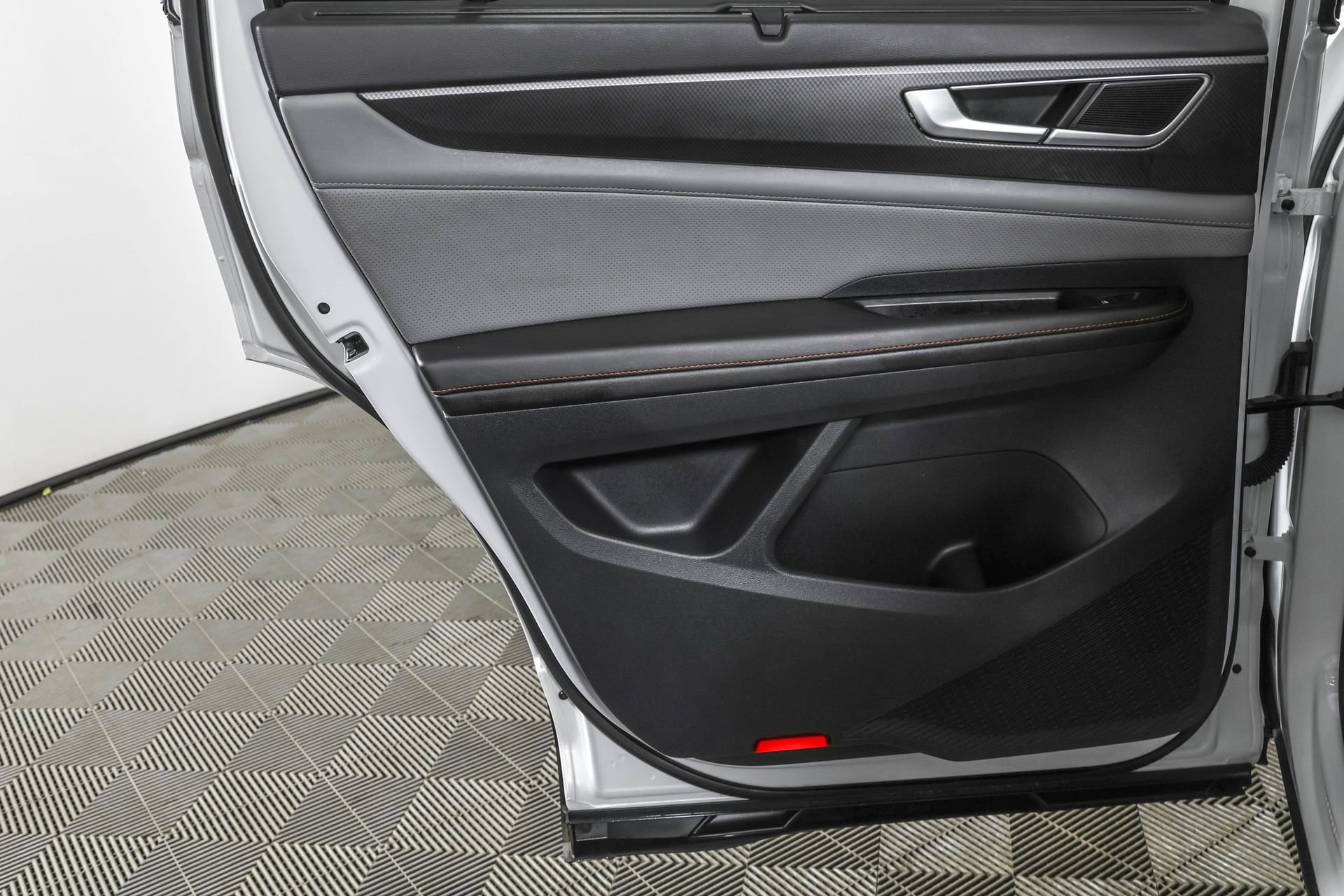 Used 2024 Volkswagen Atlas Peak Edition SEL image 41