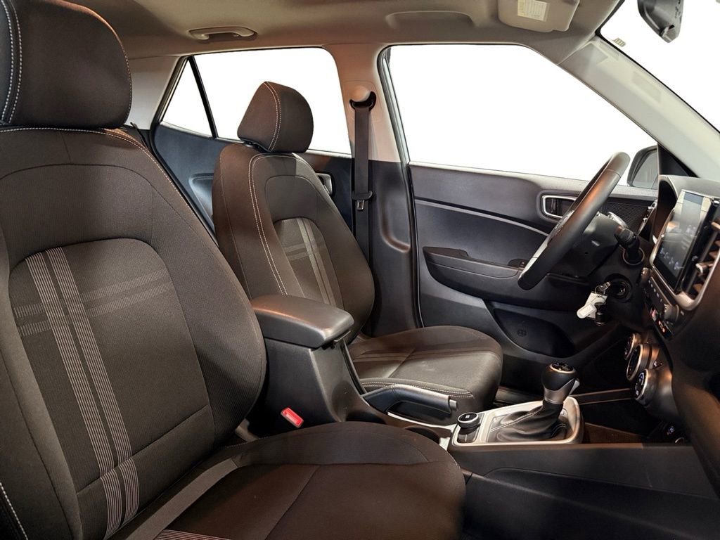 Used 2023 Hyundai Venue SEL FWD image 11