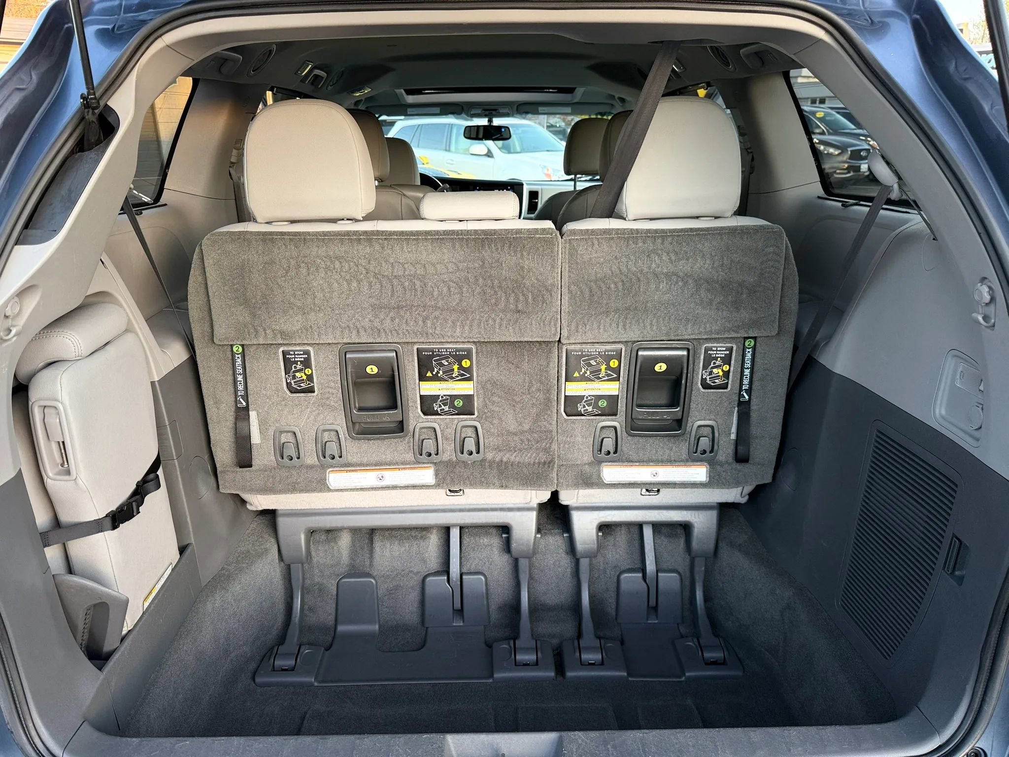 Used 2017 Toyota Sienna XLE w/ XLE Navigation Package FWD image 24
