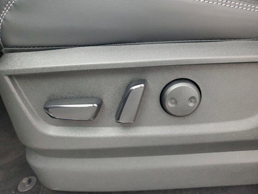 New 2026 Nissan Armada SL w/ Captain's Chari Seat Package image 30