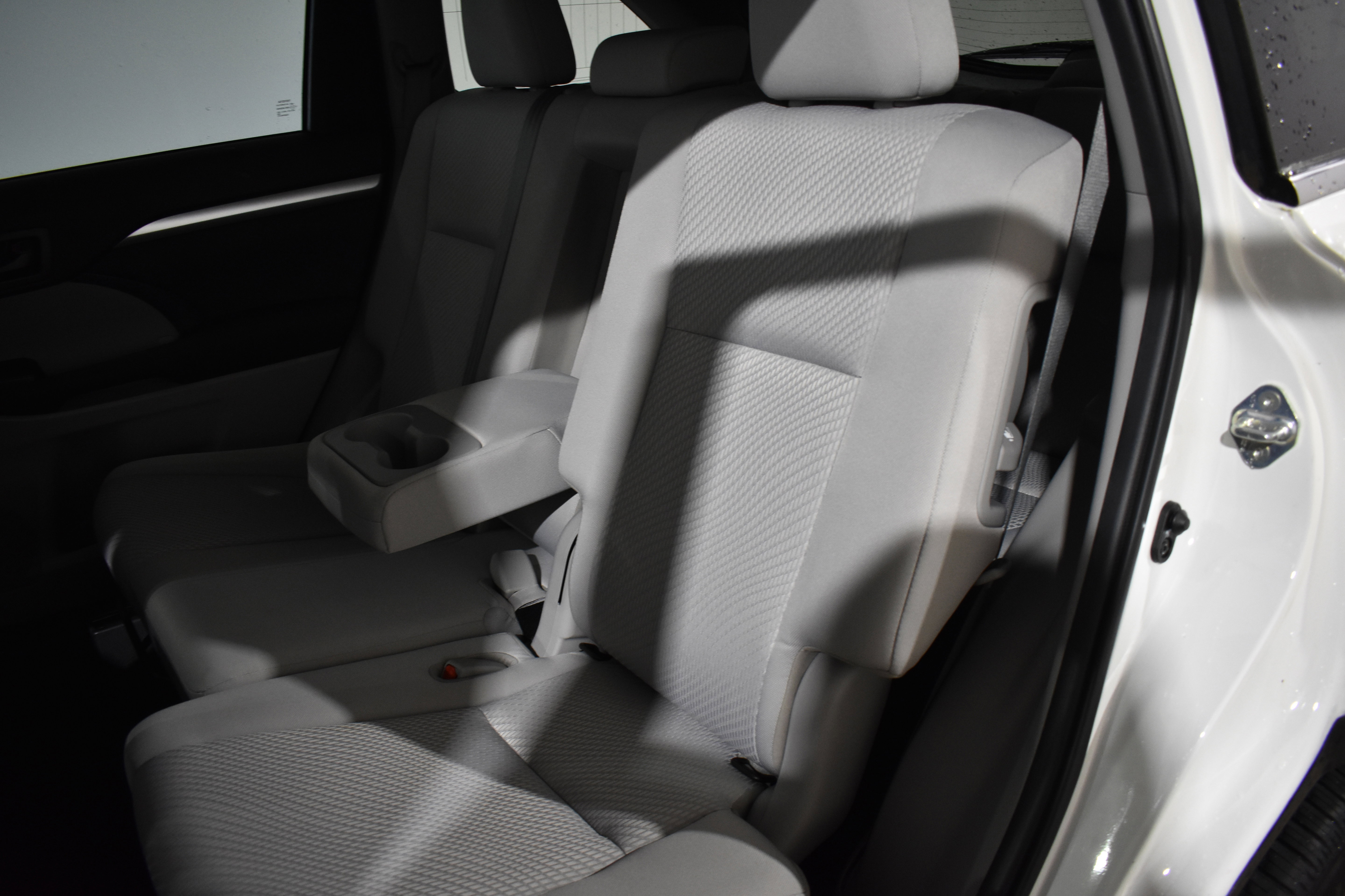 Used 2019 Toyota Highlander LE image 27
