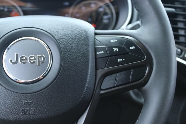 Used 2022 Jeep Cherokee Trailhawk AWD/4WD image 16
