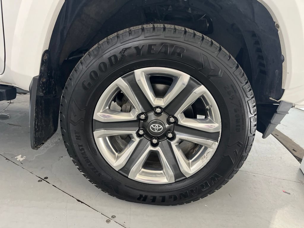 Used 2018 Toyota Tacoma Limited AWD/4WD image 17